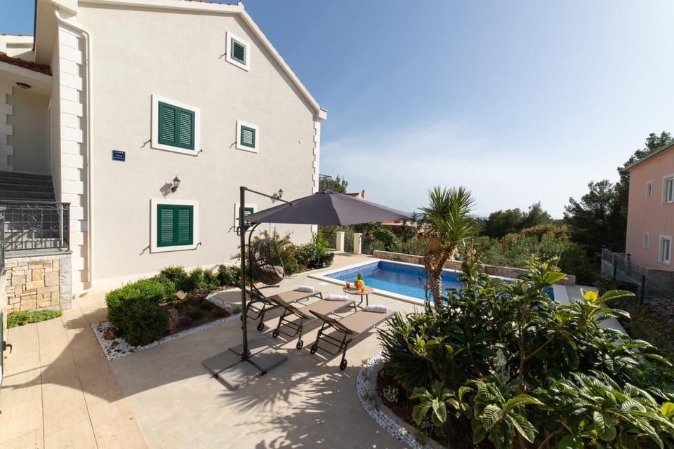 Patio, Pool view, Swimming pool