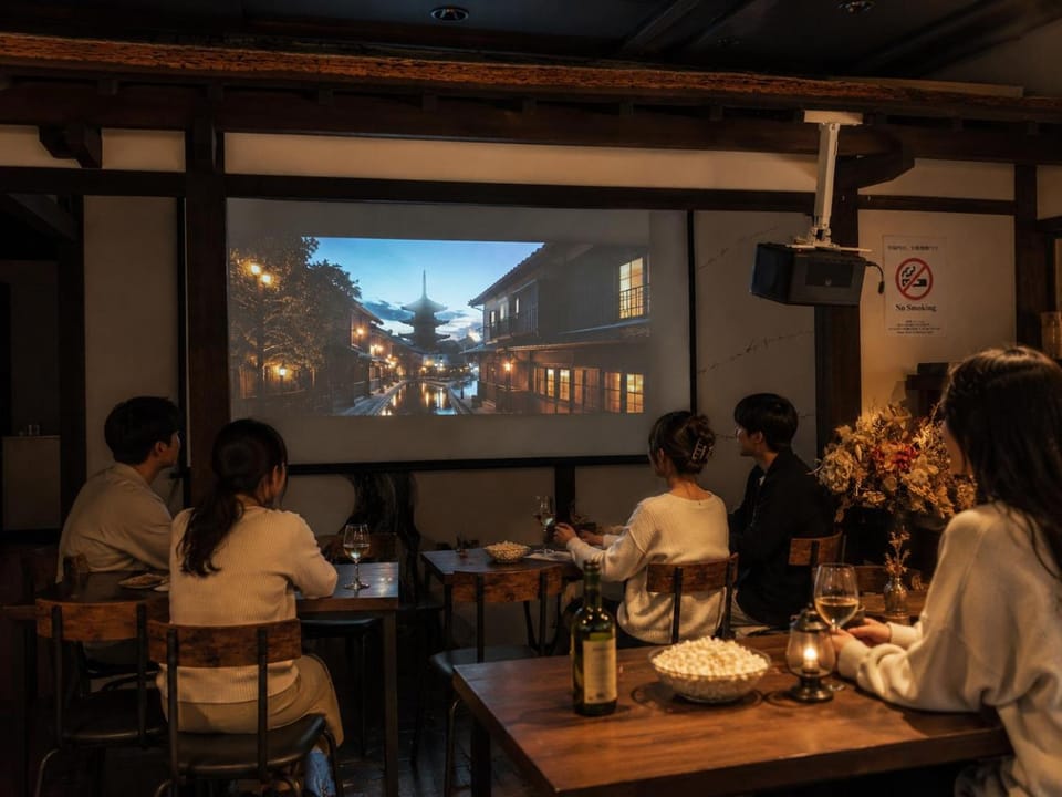 Communal lounge/ TV room, TV and multimedia, Dining area