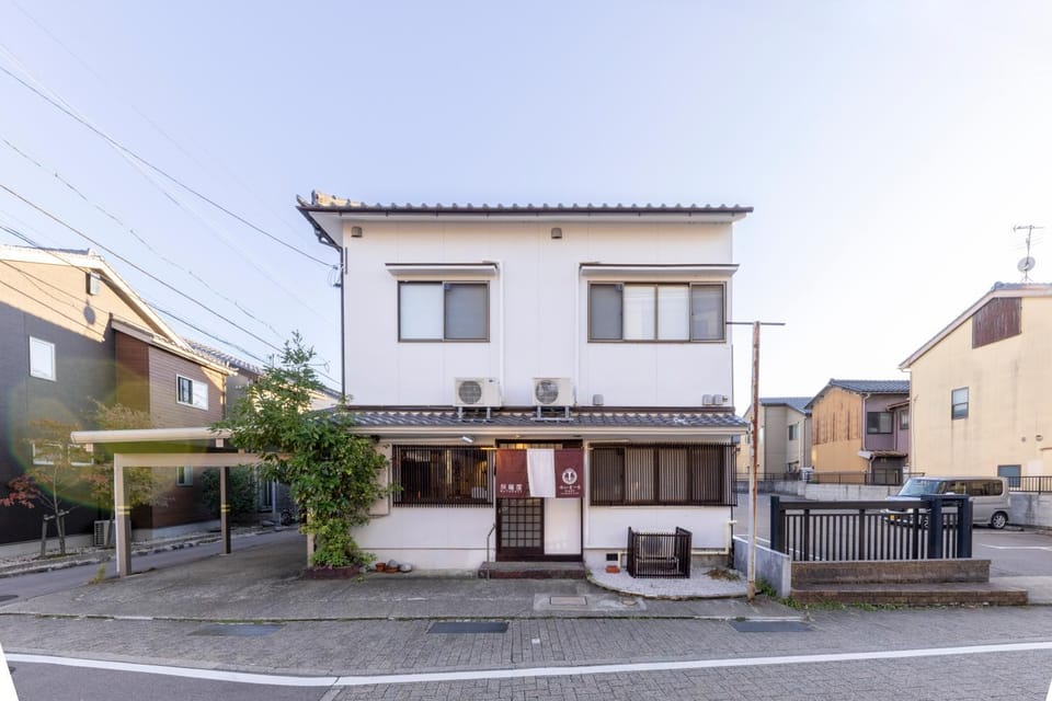 Property building, Quiet street view