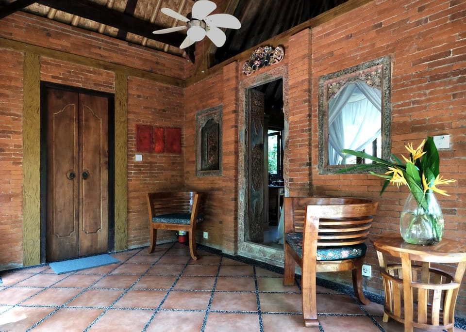 Patio, Facade/entrance