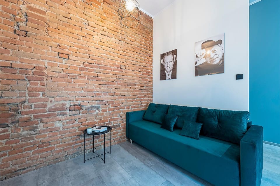 Bed, Seating area