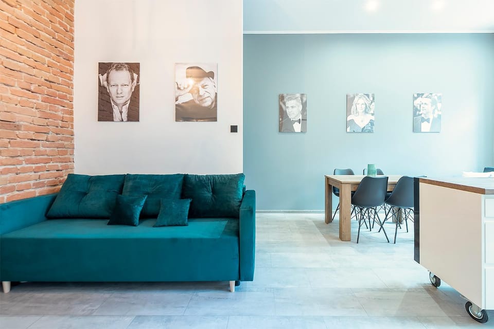 Bed, Living room, Seating area