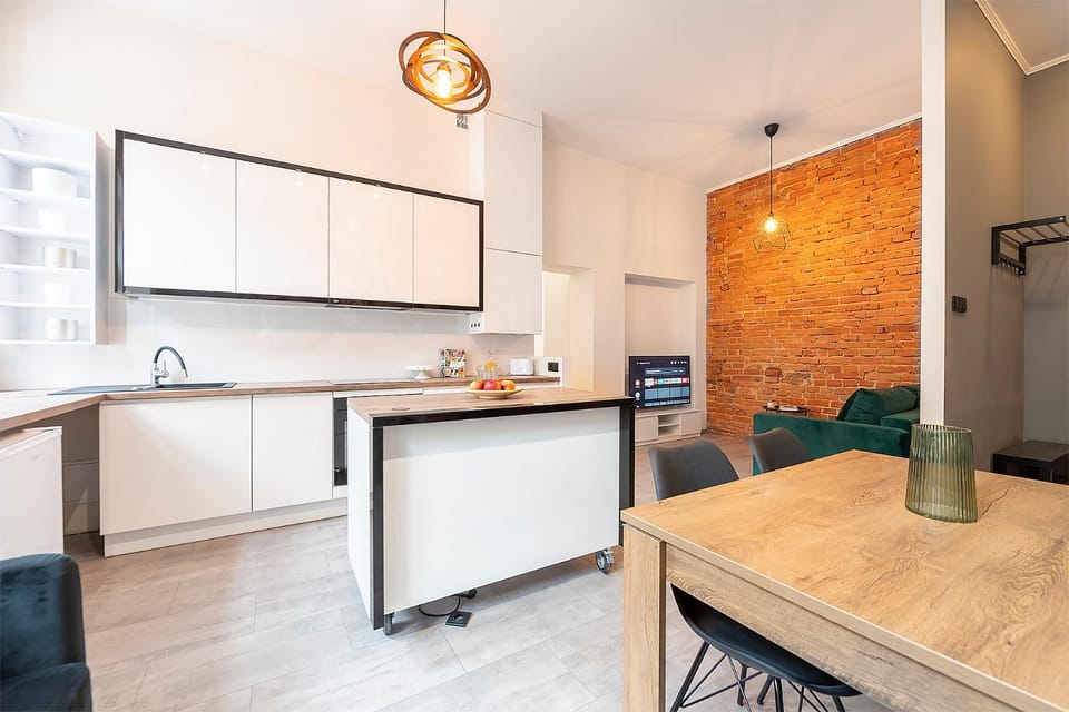 Bed, Kitchen or kitchenette, Living room, Seating area, Dining area