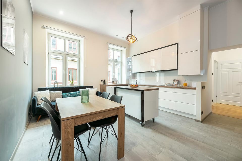 Bed, Kitchen or kitchenette, Dining area