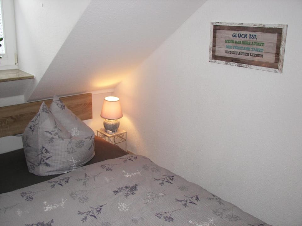 Photo of the whole room, Decorative detail