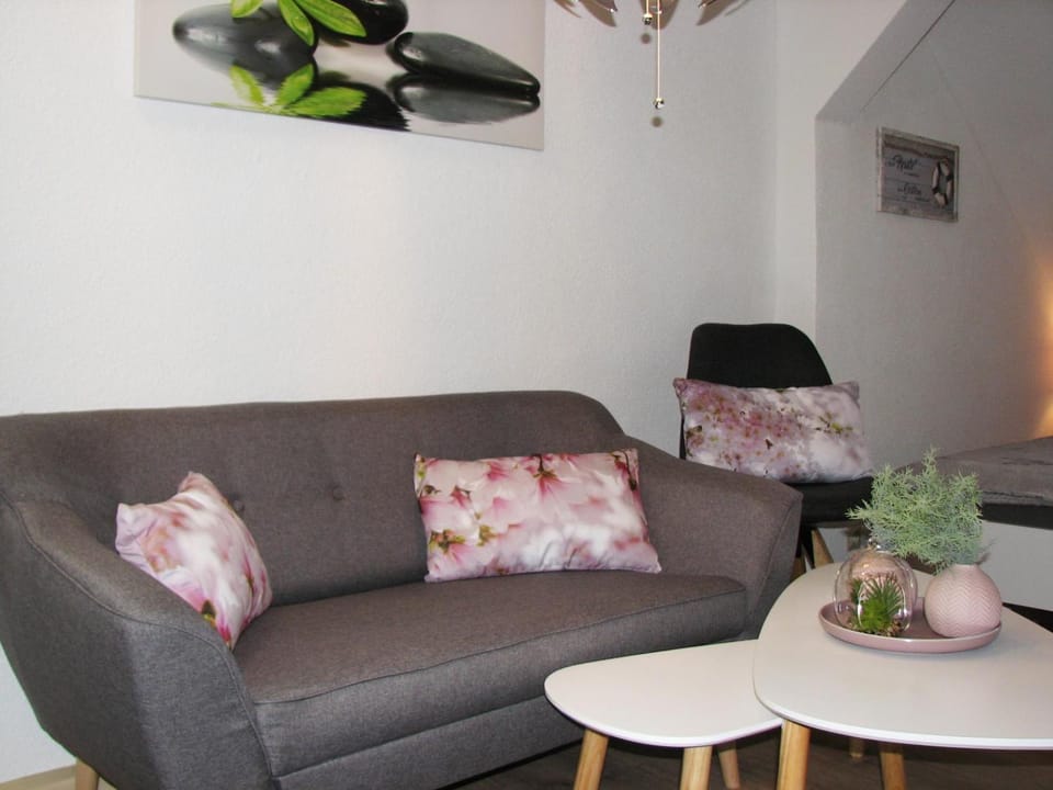 Living room, Photo of the whole room, Decorative detail, Seating area