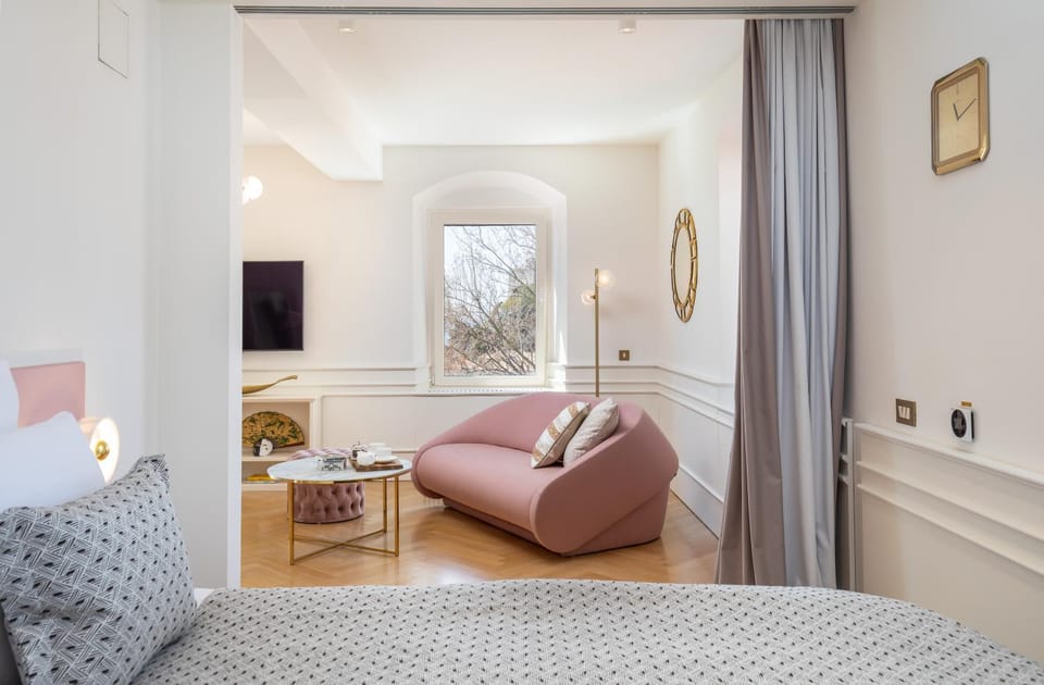 Bed, TV and multimedia, Living room, Decorative detail, Decorative detail