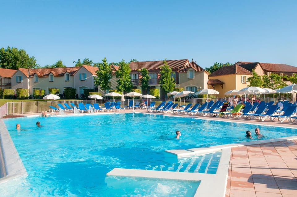 Swimming pool, Swimming pool