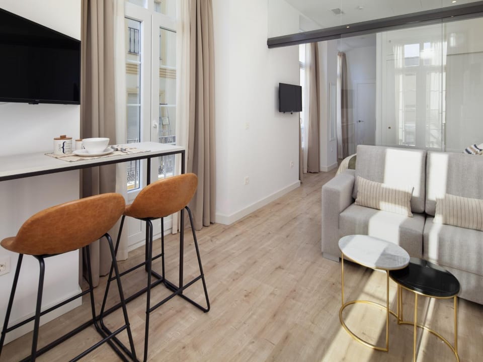 Communal lounge/ TV room, Dining area