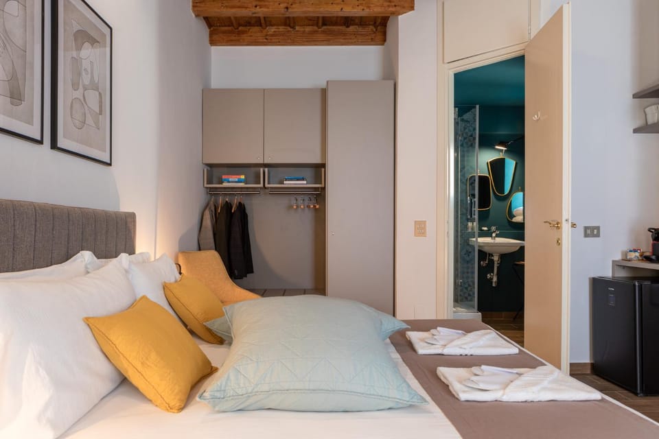 Bed, Bathroom, Photo of the whole room, Bedroom