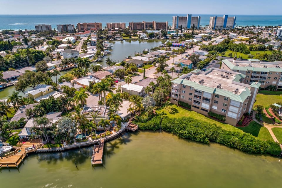 Coconut Paradise House in Madeira Beach