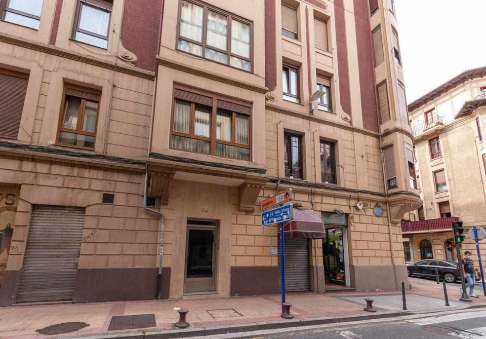 Property building, Facade/entrance