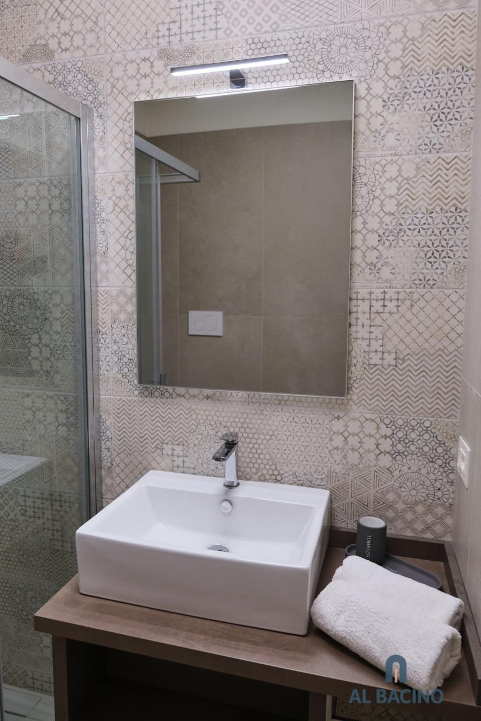 Shower, Bathroom, towels