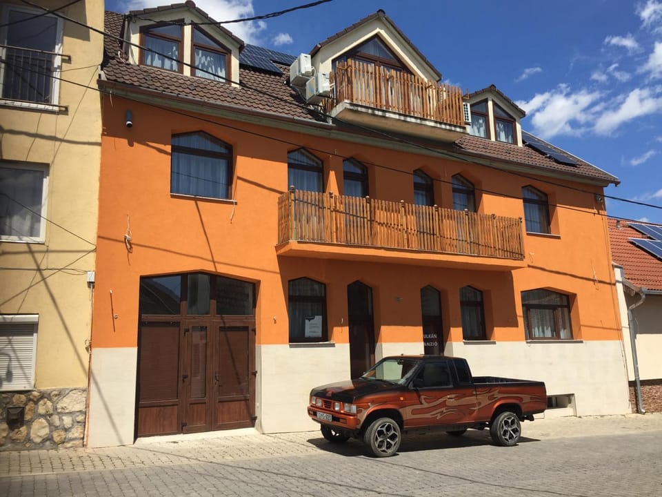 Facade/entrance