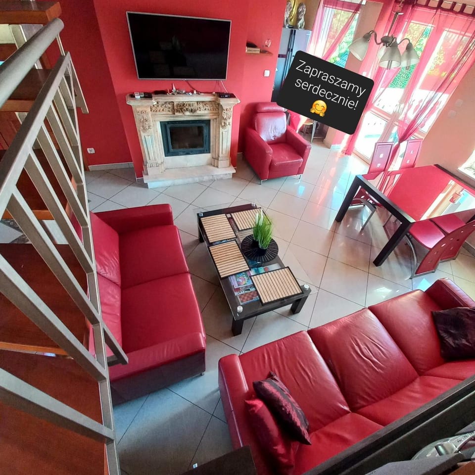 TV and multimedia, Living room, Seating area, Evening entertainment