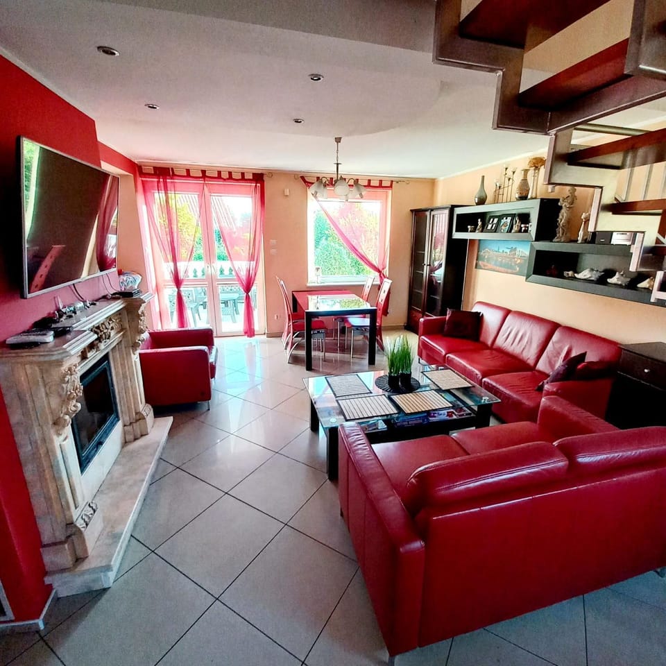 TV and multimedia, Living room, Seating area, Evening entertainment