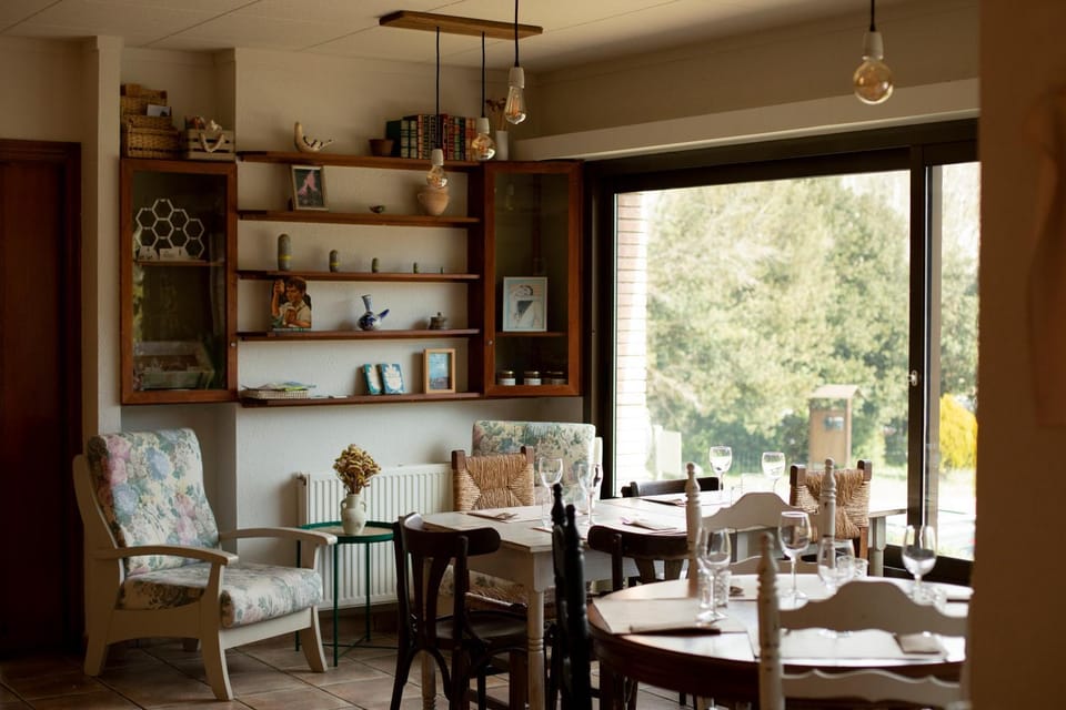 Restaurant/places to eat, Dining area