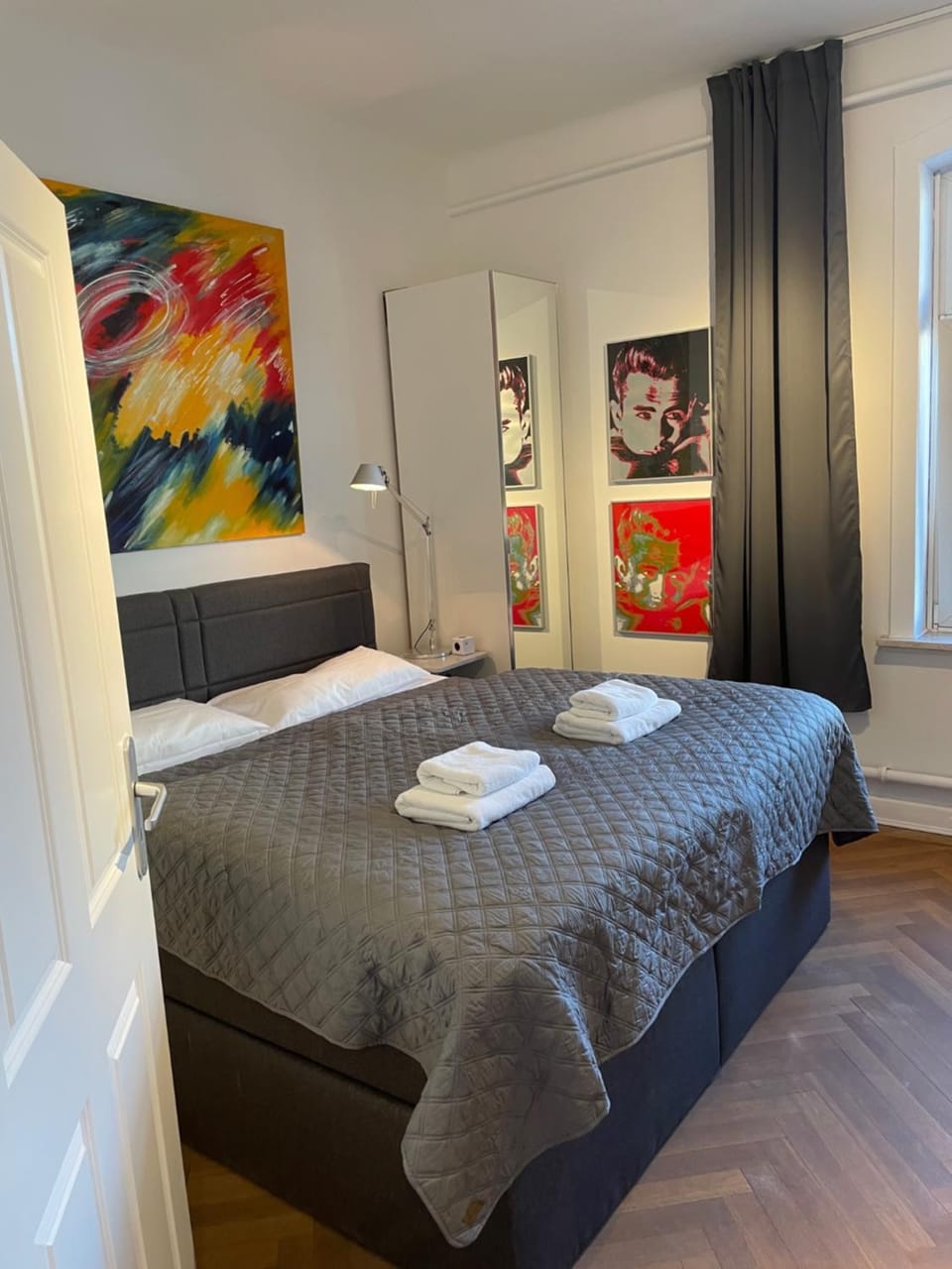 TV and multimedia, Photo of the whole room, Bedroom