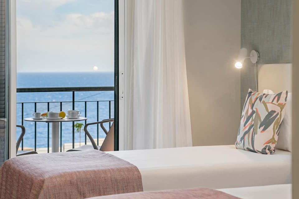 Bed, Bedroom, Sea view