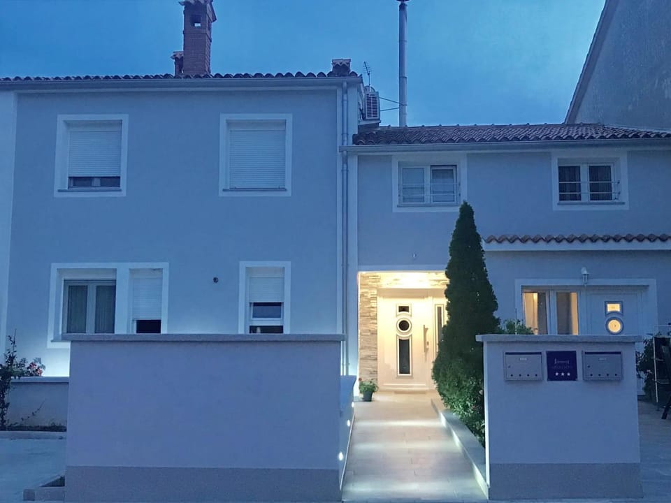 Property building, Facade/entrance