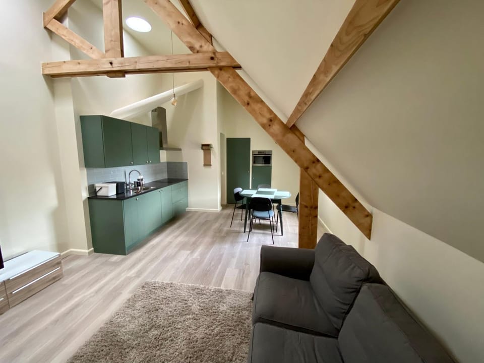 Kitchen or kitchenette, Seating area, Dining area