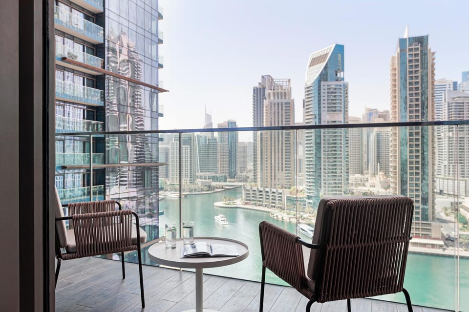 Balcony/Terrace, City view, Pool view