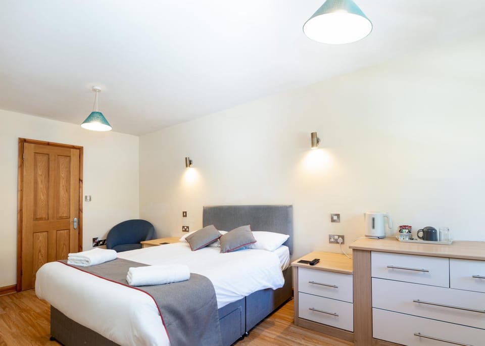 Bed, Coffee/tea facilities, Photo of the whole room, Seating area, Bedroom