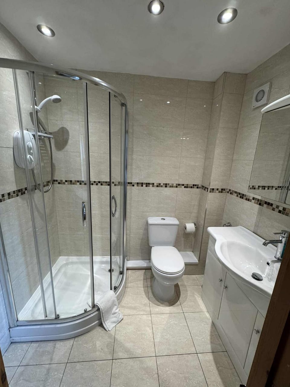 Shower, Toilet, Bathroom, towels