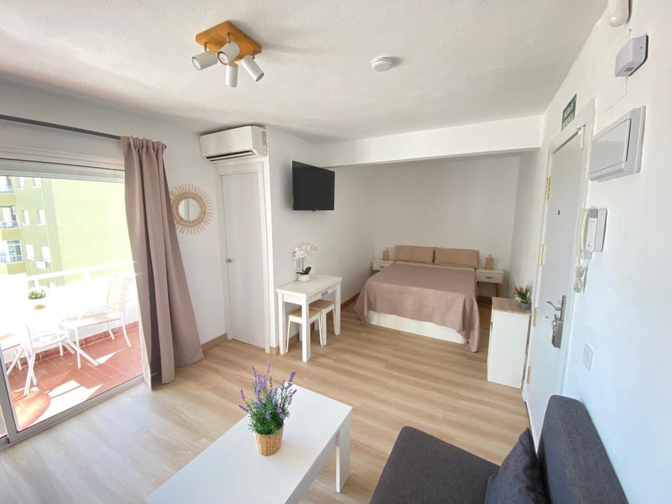 Bed, Living room, Lounge or bar