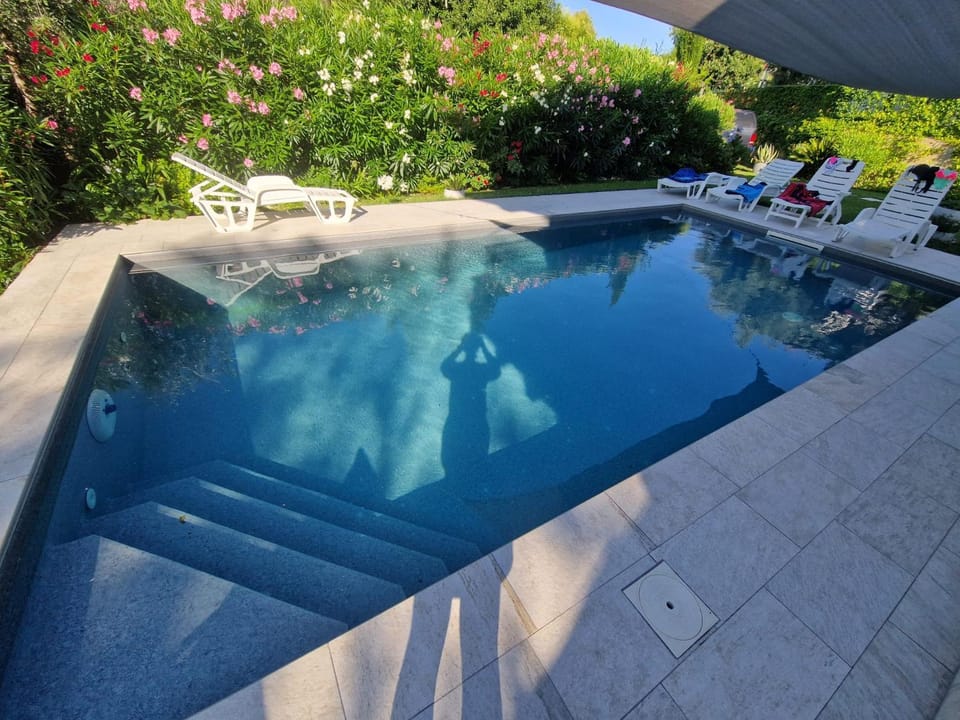 Villa Bocciolo, piscina, giardino, vasca idromassaggio Villa in Manerba del Garda