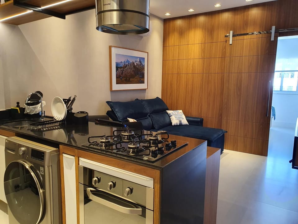Kitchen or kitchenette, Seating area, washing machine