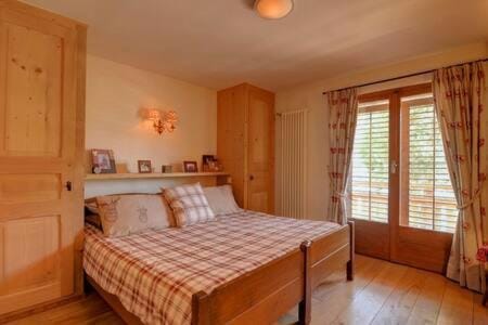 Ski-in, Chalet-style appt Central Verbier - 1 Min Walk to Lift Apartment in Bagnes