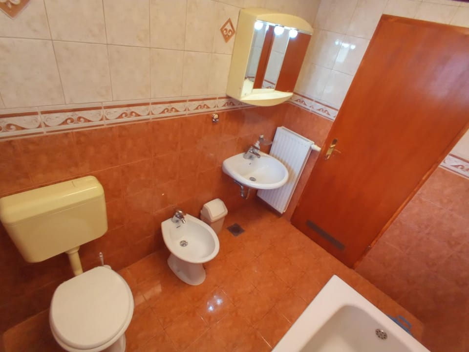 Bathroom, Bath