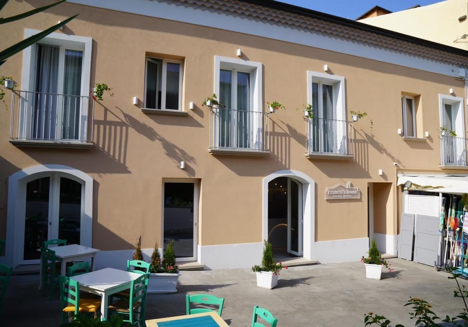 Property building, Balcony/Terrace
