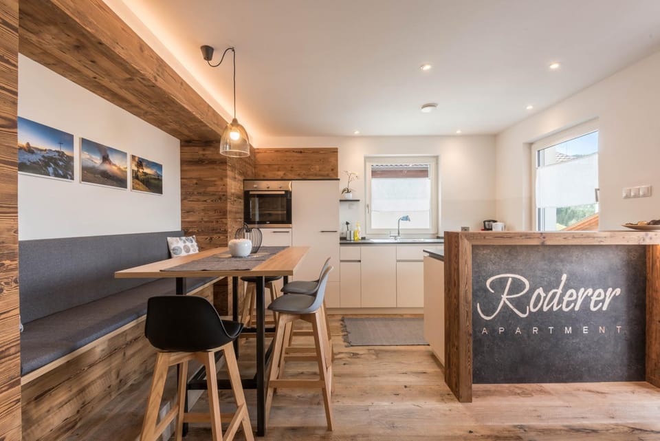 Property building, Kitchen or kitchenette, Living room