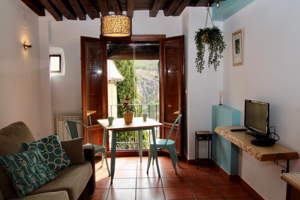 Communal lounge/ TV room, TV and multimedia, Living room, Seating area, Dining area