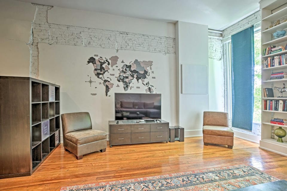 Walk to Dtwn Distilleries: Nulu Art District Loft House in Jefferson County