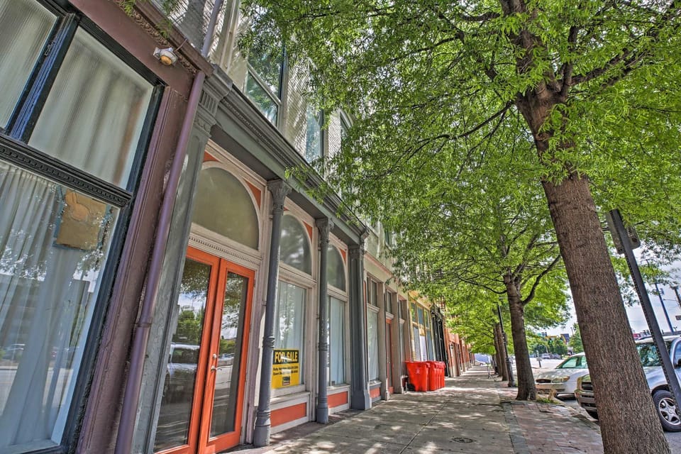 Walk to Dtwn Distilleries: Nulu Art District Loft House in Jefferson County