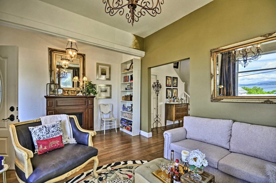 Classic Hillside Astoria Home with Gorge Views! House in Astoria