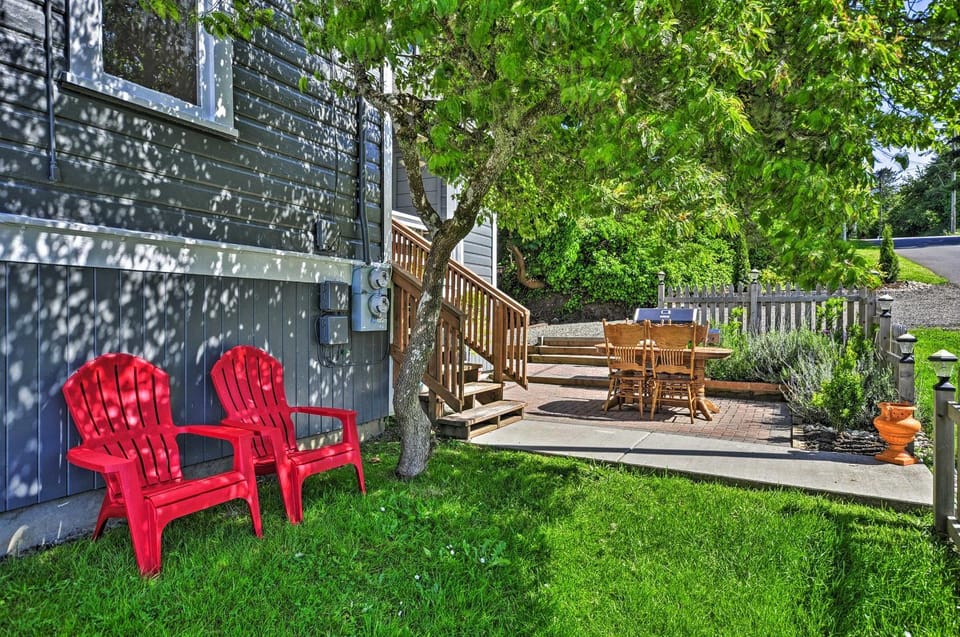 Classic Hillside Astoria Home with Gorge Views! House in Astoria