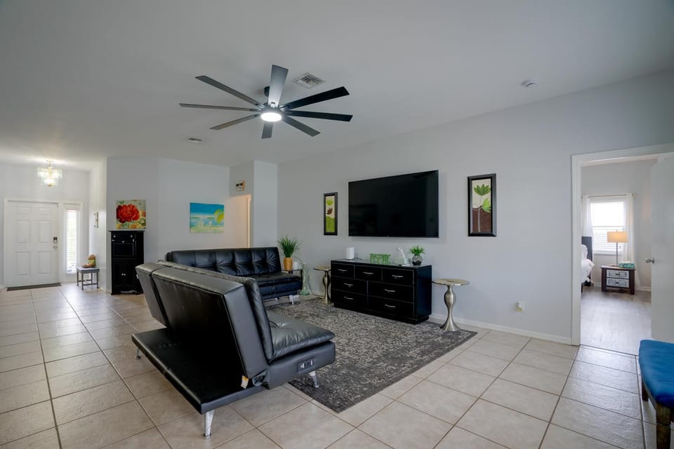 Affordable 3BR Home w/ Private Saltwater Pool House in Cape Coral