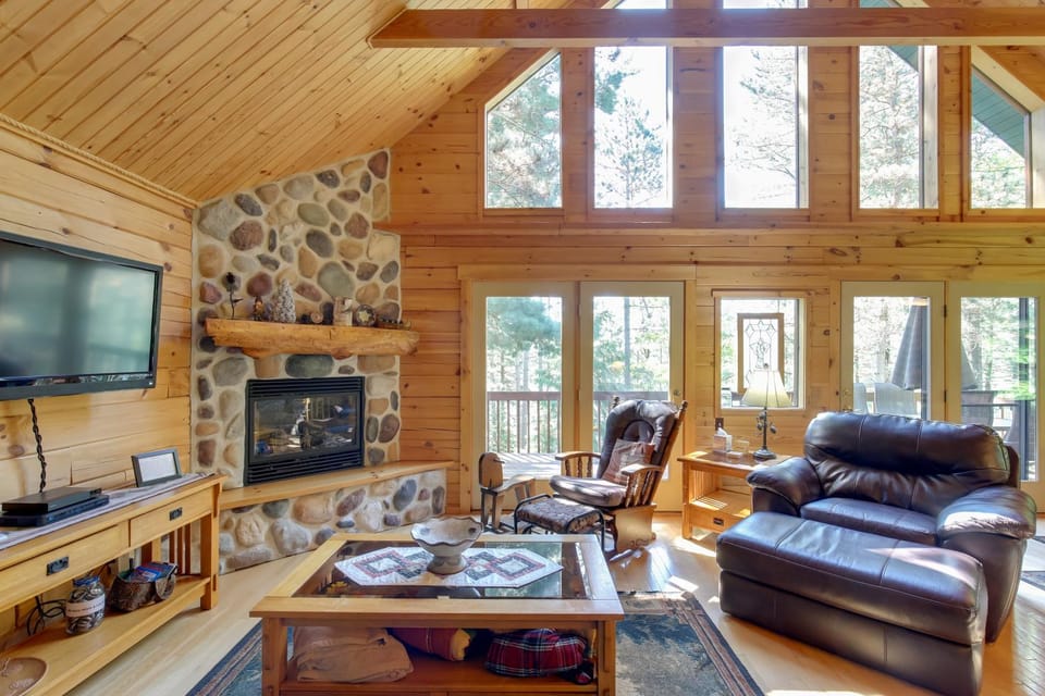 Lakefront Hazelhurst Cabin: Dock & Pool Table Cabin in Wisconsin