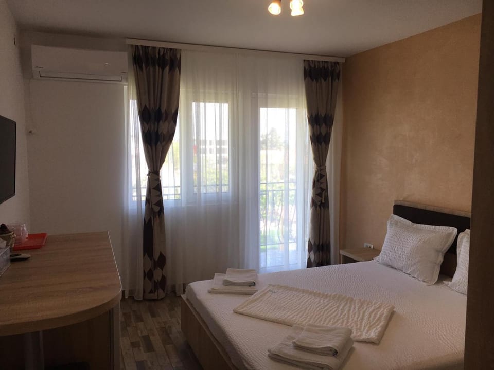 Bed, Balcony/Terrace, Bedroom