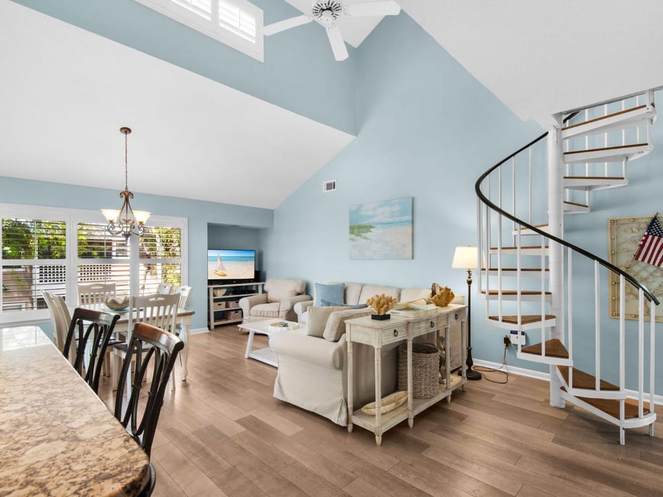 Day, TV and multimedia, Living room, Seating area, Dining area, furniture