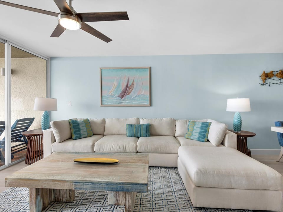 Day, Living room, Seating area, furniture