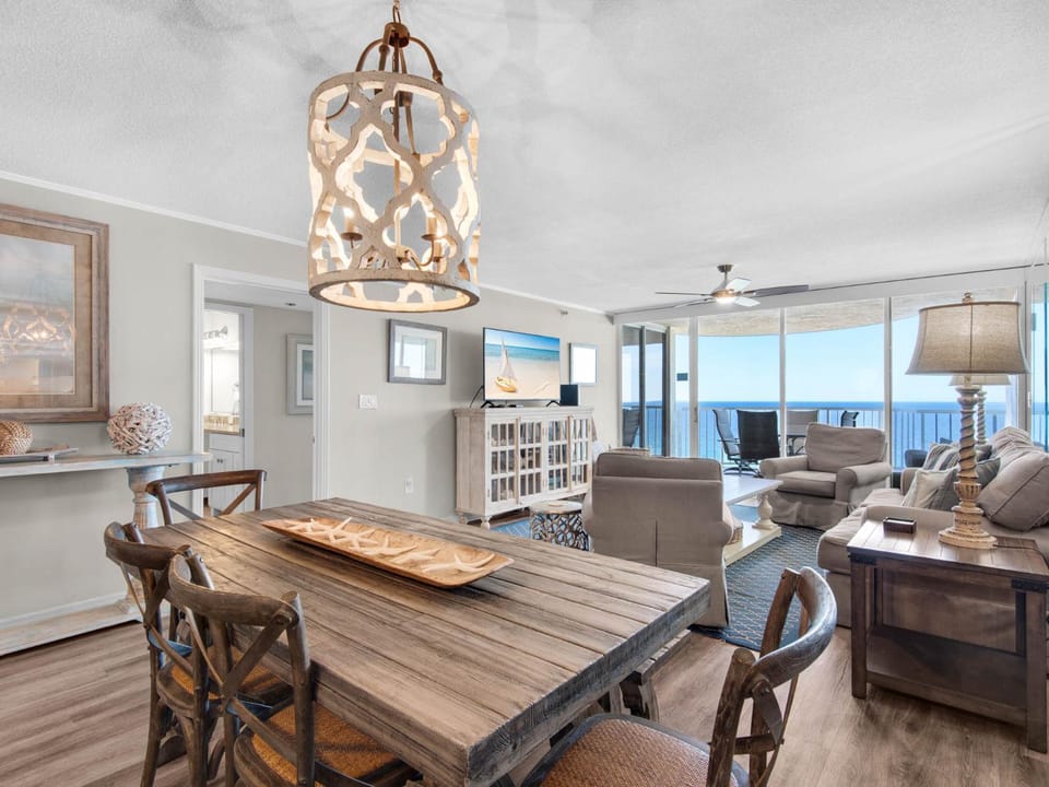 Day, TV and multimedia, Balcony/Terrace, Living room, Seating area, Dining area, Sea view, furniture