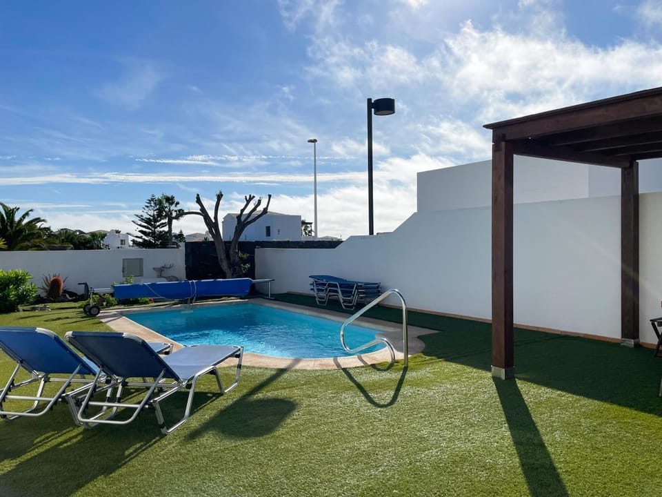 Patio, Garden, Garden view, Swimming pool, locker, sunbed