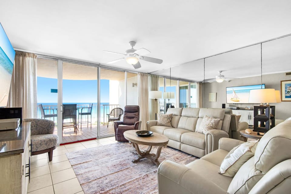 TV and multimedia, Balcony/Terrace, Living room, Seating area, Sea view, furniture