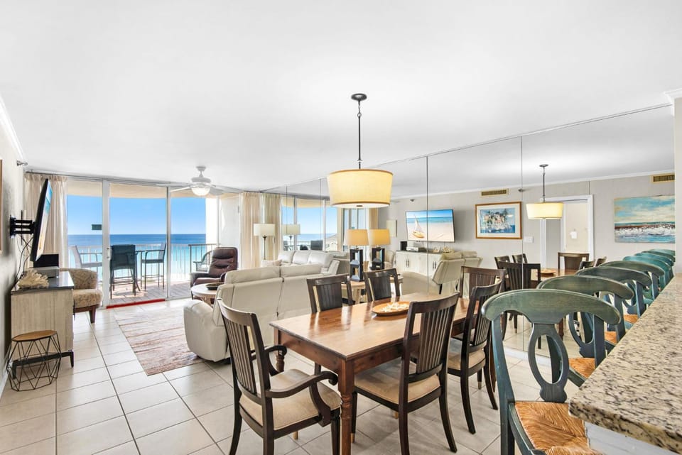 Day, View (from property/room), Balcony/Terrace, Living room, Seating area, Dining area, Sea view, furniture