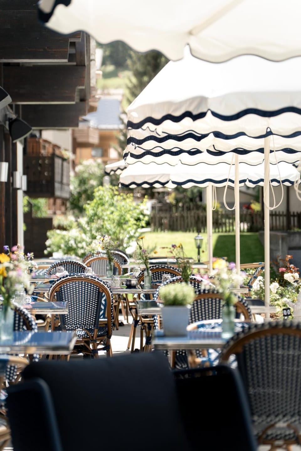 Restaurant/places to eat, Garden, Balcony/Terrace